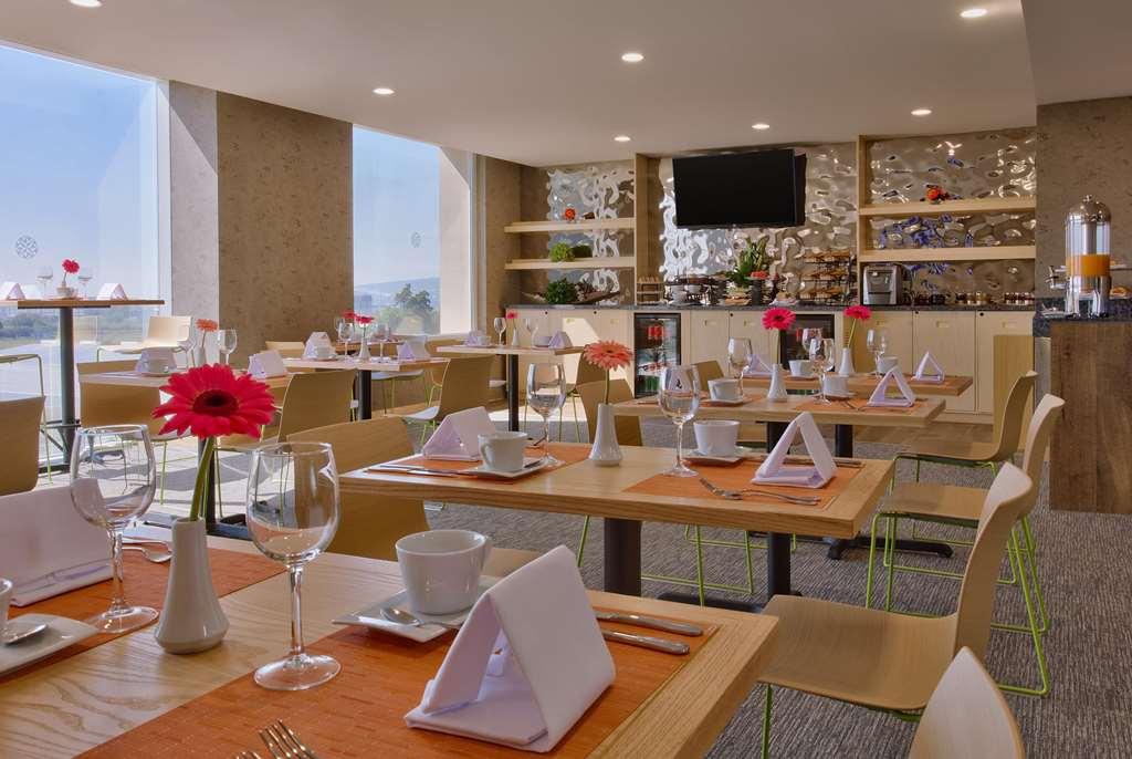 Galeria Plaza Irapuato Hotel Ресторант снимка