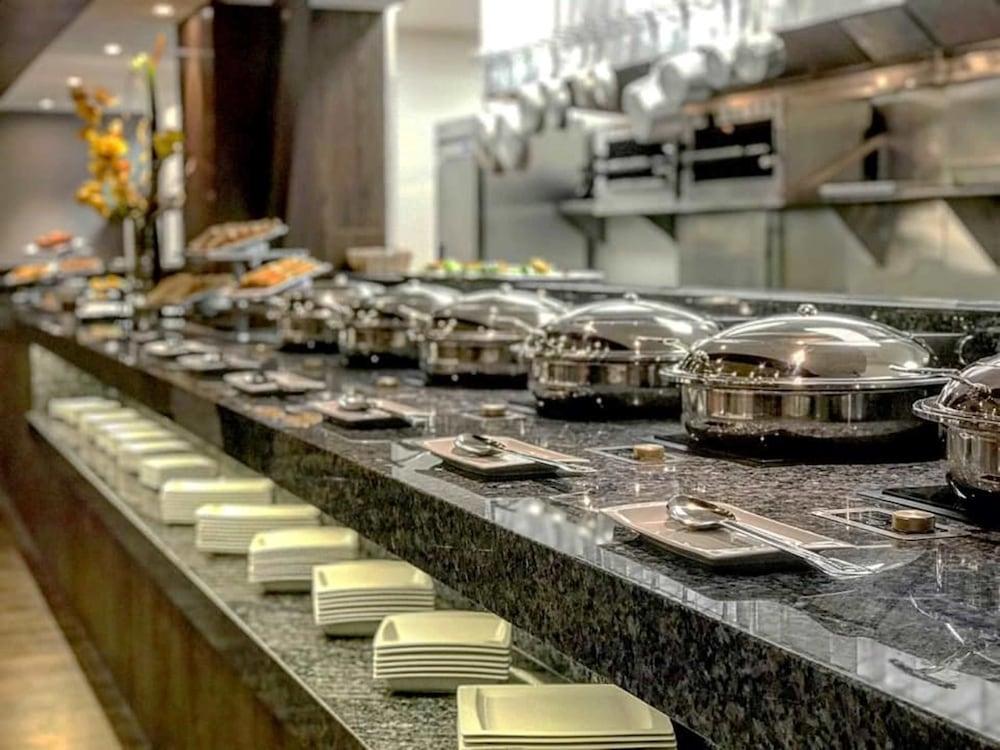 Galeria Plaza Irapuato Hotel Екстериор снимка