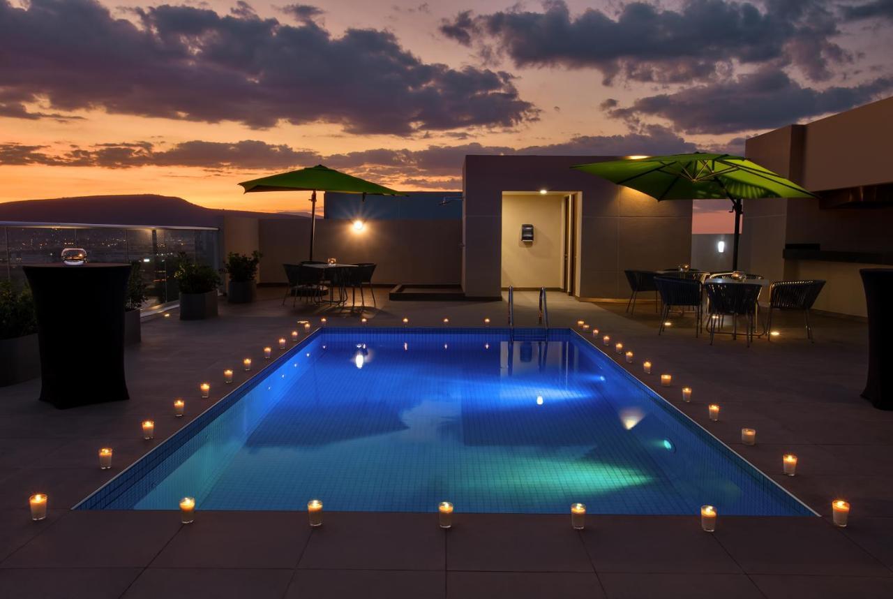 Galeria Plaza Irapuato Hotel Екстериор снимка
